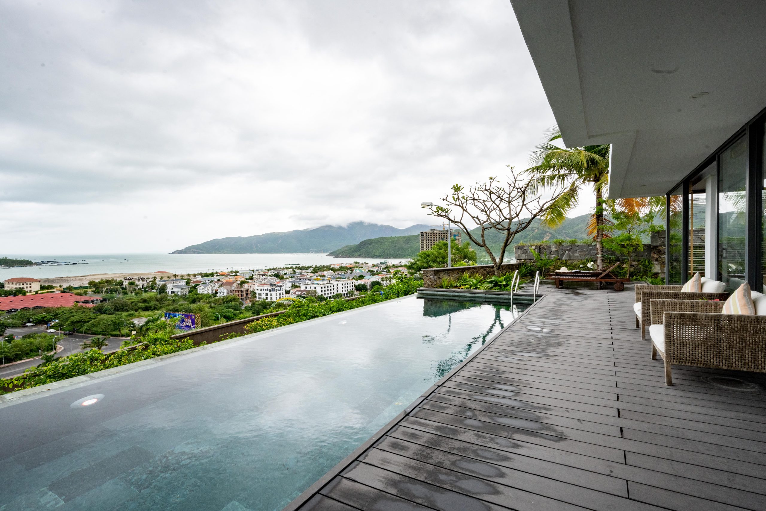 Villa Anh Nguyễn 4 phòng ngủ hồ bơi vô cực, view biển cực đẹp (B6) - 1