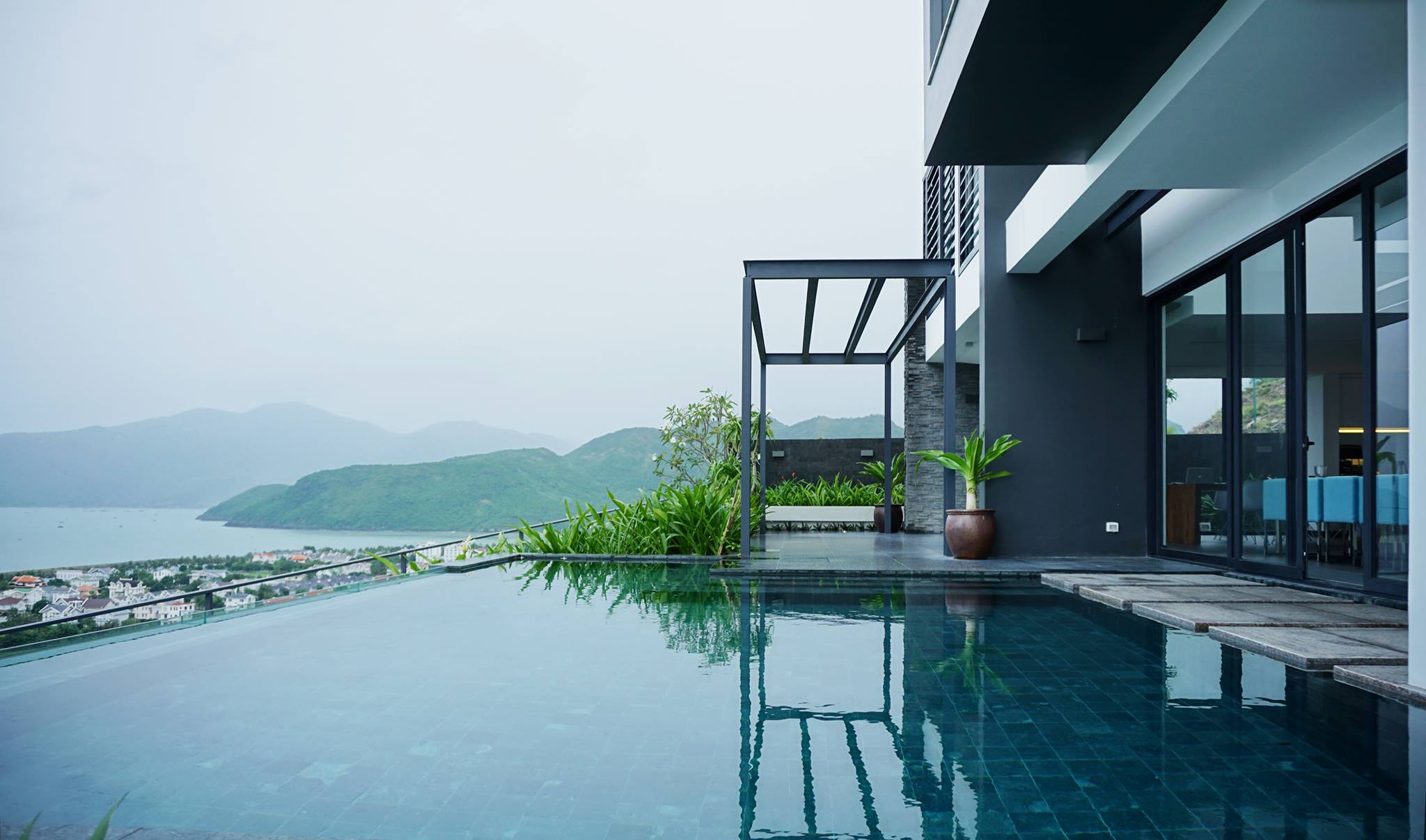 hồ bơi vô cực Villa Anh Nguyễn 4 phòng ngủ trực biển cực đẹp | R24 - Wanan villa