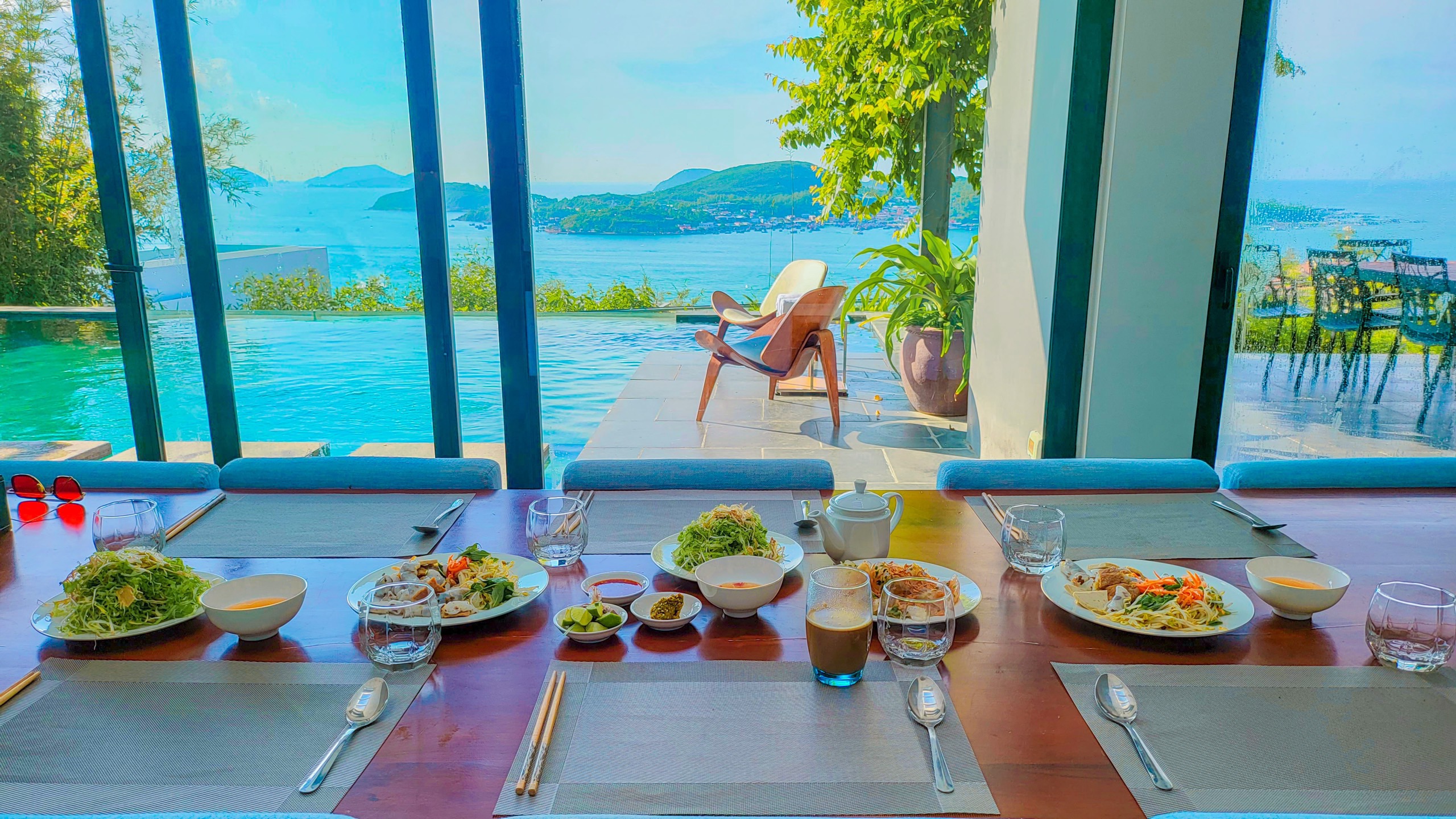 không gian ăn uống bên trong Villa Anh Nguyễn 4 phòng ngủ trực biển cực đẹp | R24 - Wanan villa 4