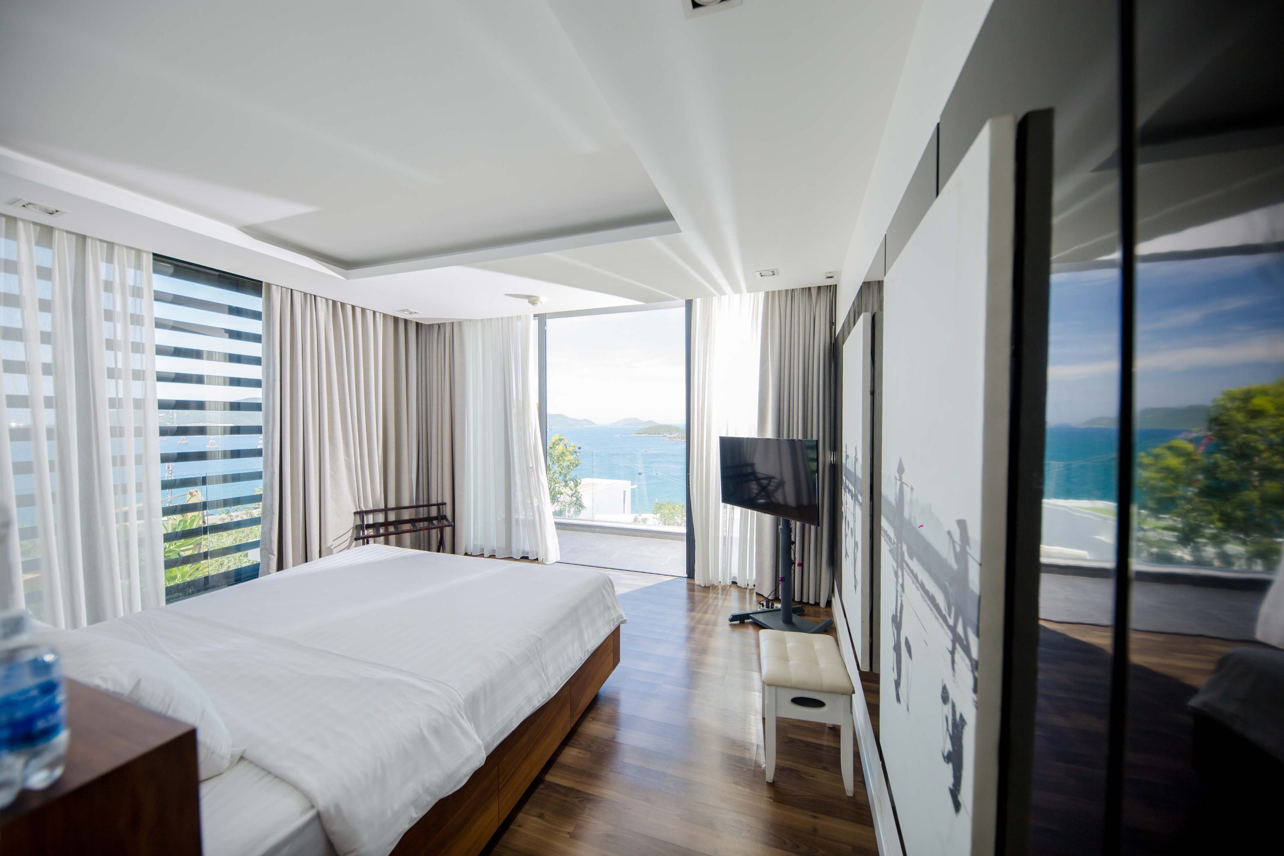 phòng ngủ view biển Villa Anh Nguyễn 4 phòng ngủ trực biển cực đẹp | R24 - Wanan villa 3-1