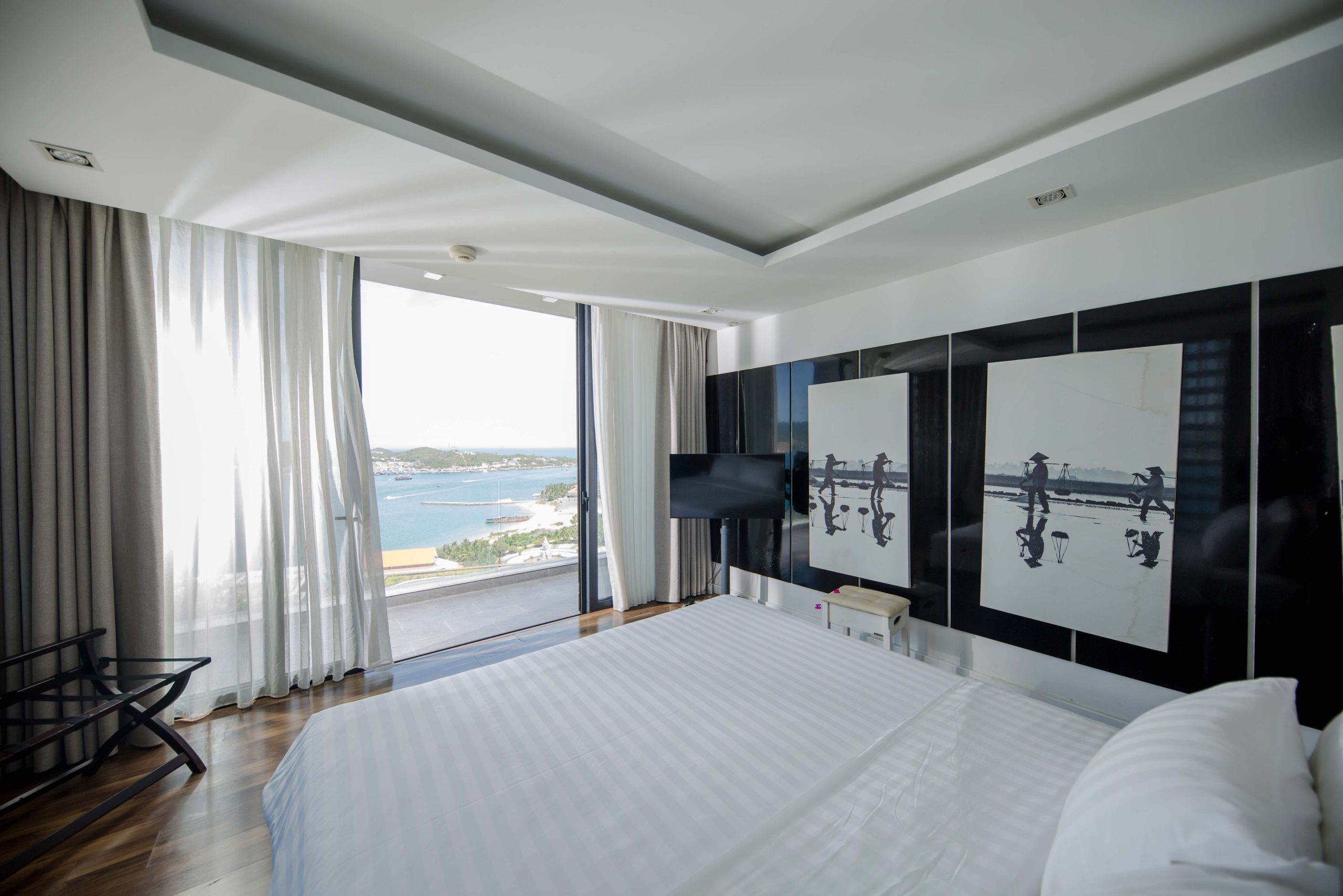 phòng ngủ view biển Villa Anh Nguyễn 4 phòng ngủ trực biển cực đẹp | R24 - Wanan villa 2