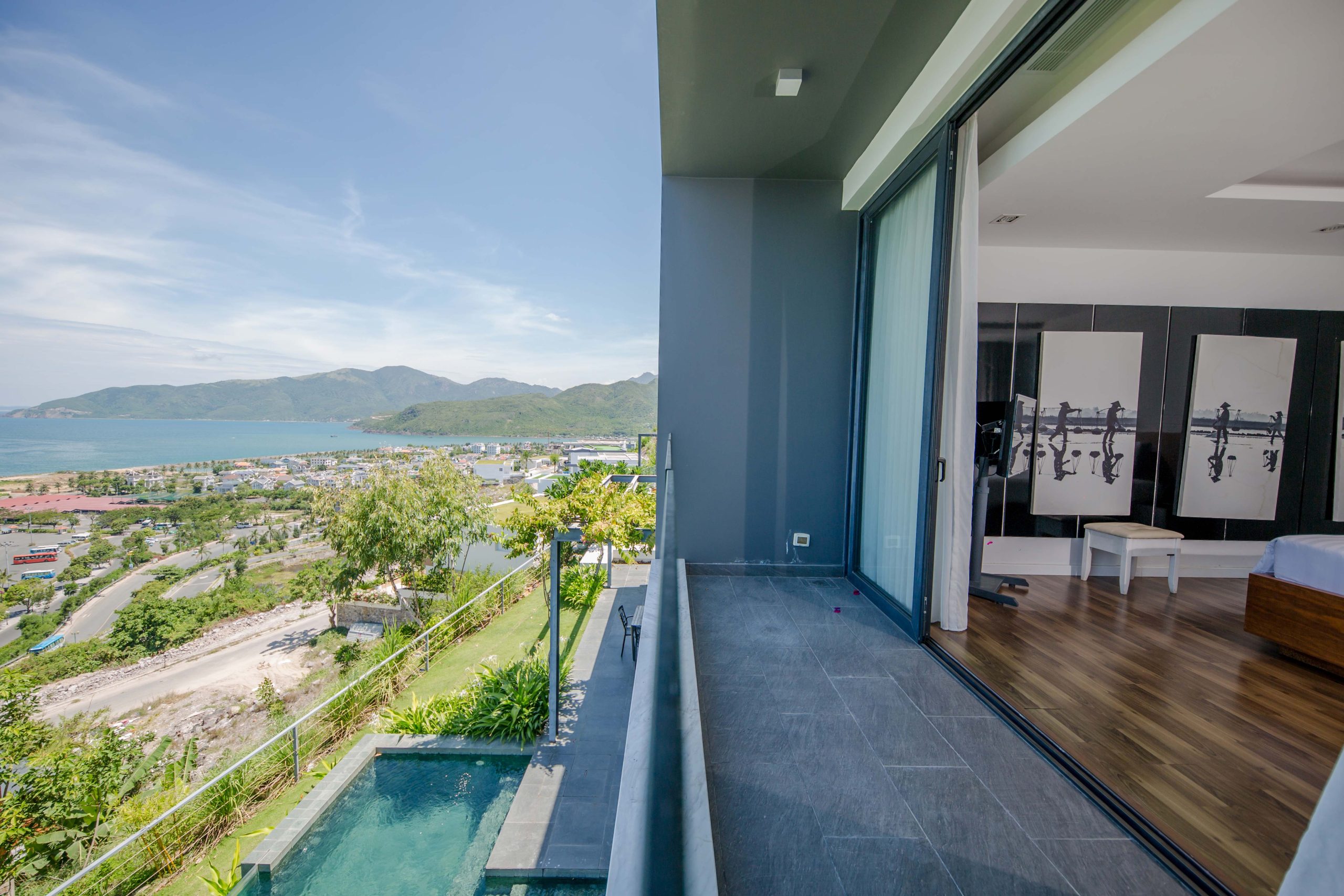 view hồ bơi Villa Anh Nguyễn 4 phòng ngủ trực biển cực đẹp | R24 - Wanan villa