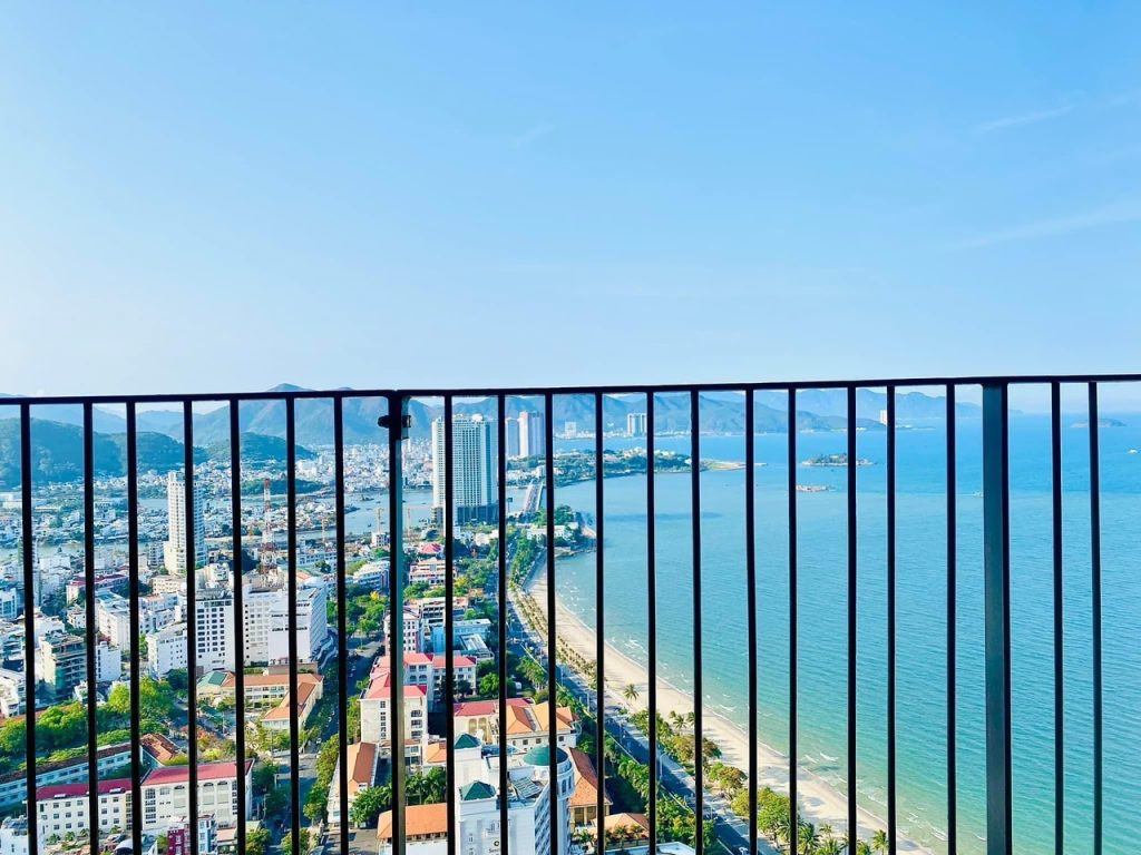 ban công Căn hộ studio Gold Coast Nha Trang view biển cực đẹp, chỉ 12 triệu/tháng