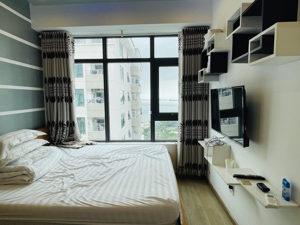 Phòng ngủ master - Căn góc biển Mường Thanh Viễn Triều tầng cao | Cắt lỗ đậm