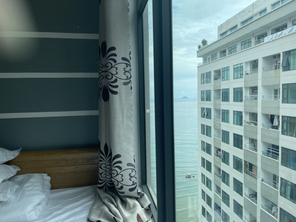 View biển Phòng ngủ master - Căn góc biển Mường Thanh Viễn Triều tầng cao | Cắt lỗ đậm